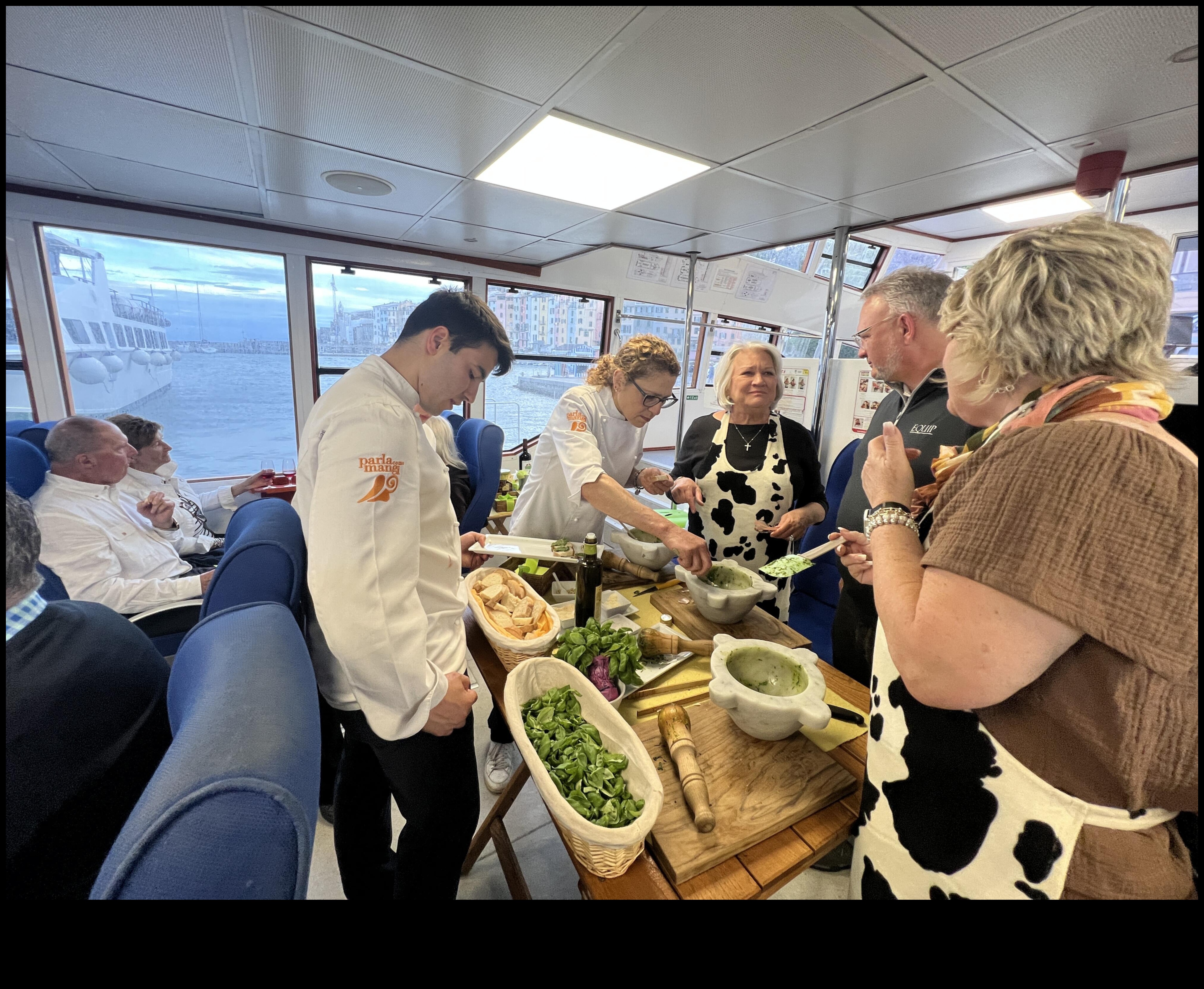 الرحلات الاستكشافية الأبيقورية: رحلة فاخرة لعشاق الطعام بداخلك 4 البعثات الأبيقورية: مغامرات الطهي في المركبات الفاخرة